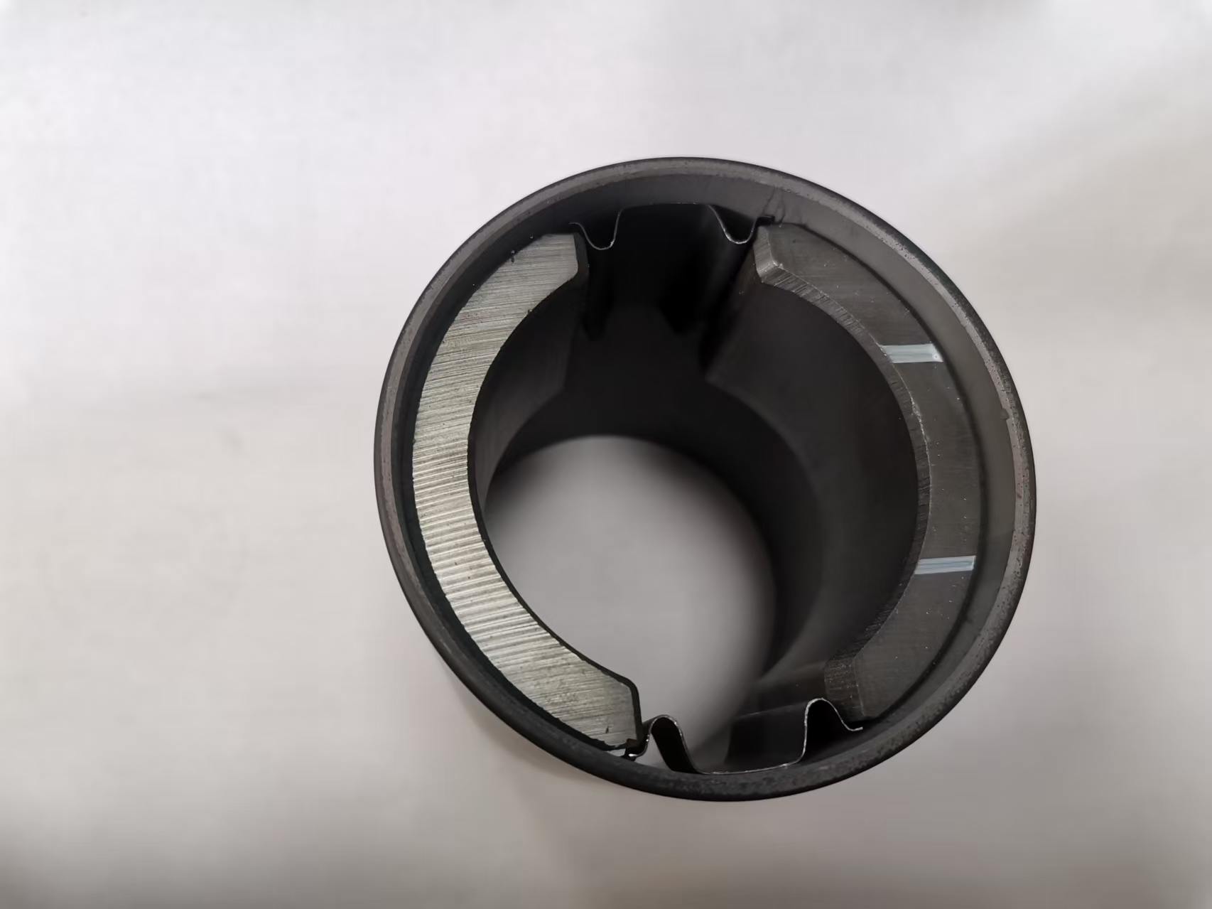 Yaodong Smart Manufacturing développe une « pince à carrelage magnétique » exclusive pour accélérer la mise à niveau de la fabrication de moteurs à haut rendement