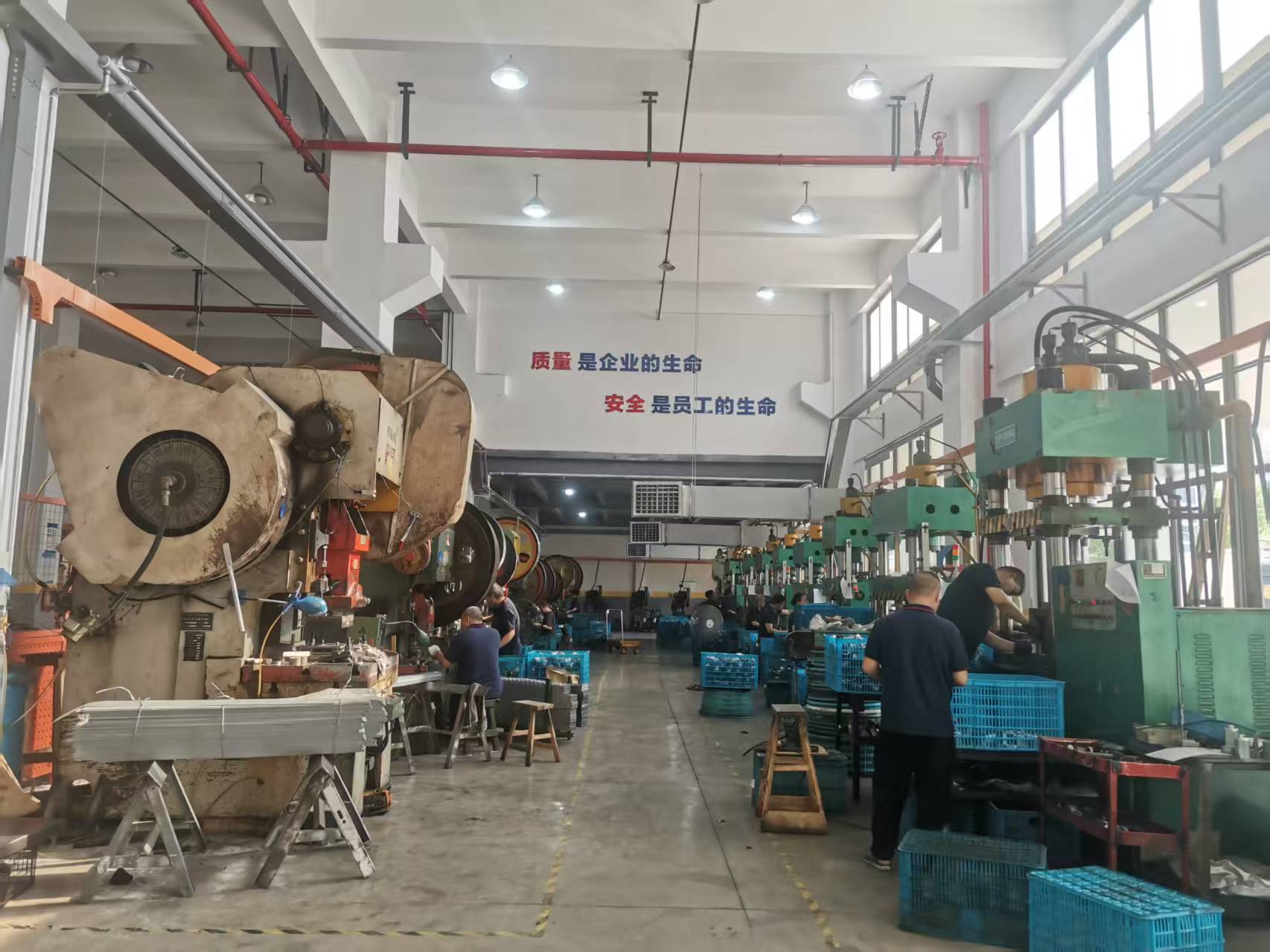 De manière ordonnée au milieu d'un travail chargé, la qualité mène l'avenir : l'atelier de Yaodong contrôle strictement la qualité et construit un « fossé » solide pour la concurrence des produits